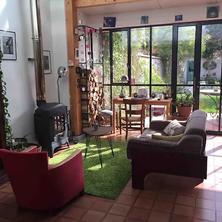 Charming House Near Paris 度假居 *